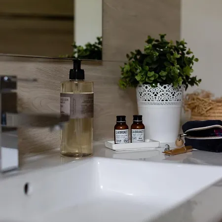 אכסניה Les De Malbrough *