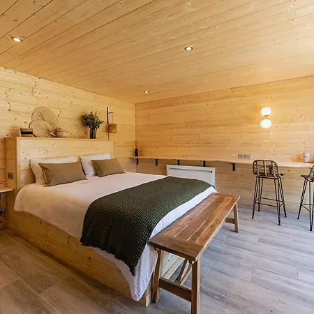 אכסניה Les De Malbrough *