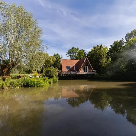 Les De Malbrough אכסניה