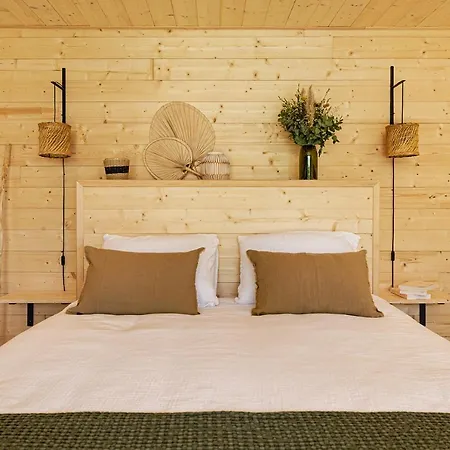 Les De Malbrough Lodge