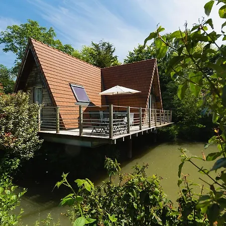 Les De Malbrough Lodge