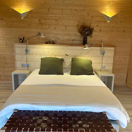 אכסניה Les De Malbrough איירה-סור-לה-ליס