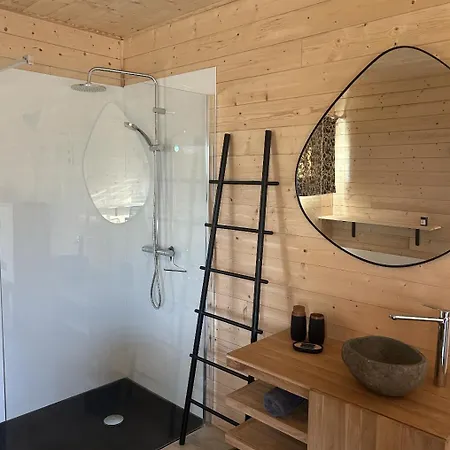 אכסניה Les De Malbrough איירה-סור-לה-ליס